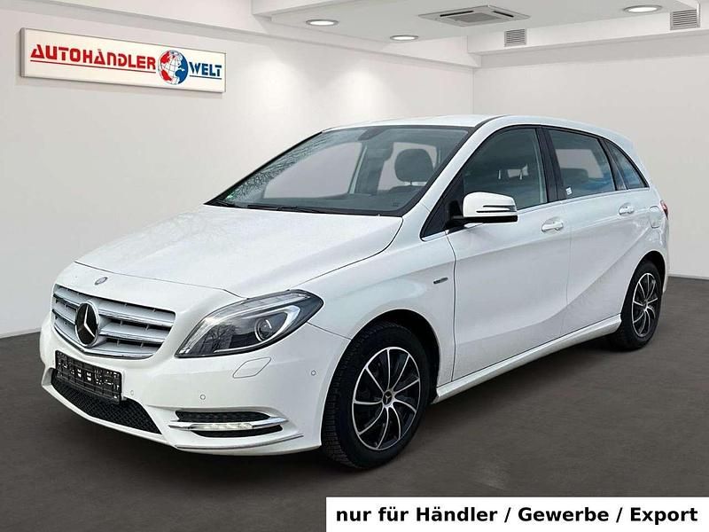 Gebraucht Mercedes B180 122 PS (89 kW) 2011 Weiß Van / Kleinbus
