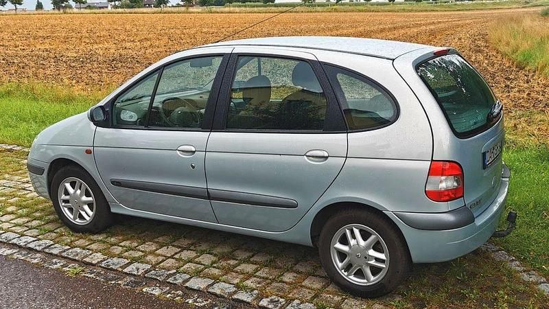 Silber Gebraucht 2003 Renault Scénic Van / Kleinbus | 2.400 € - Bild 1/4