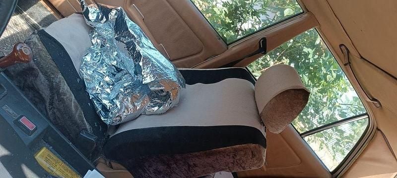 Gebraucht Mercedes 200 60 PS (44 kW) 1976 Beige Limousine