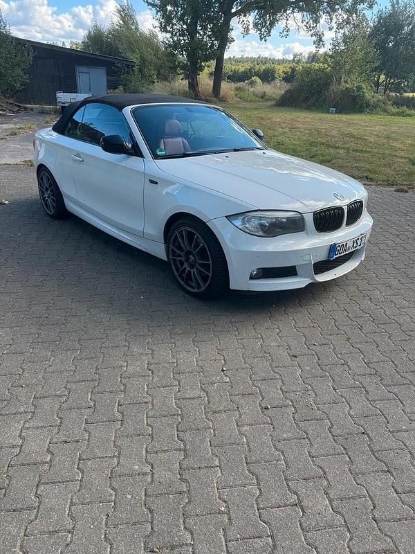 Weiß Gebraucht 2013 BMW 120 Cabriolet M Sport Cabrio | 8.800 € (Fairer Preis) - Bild 1/4