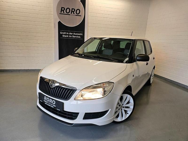 Weiß Gebraucht 2015 Skoda Fabia Cool Edition Limousine | 4.950 € (Fairer Preis) - Bild 1/4