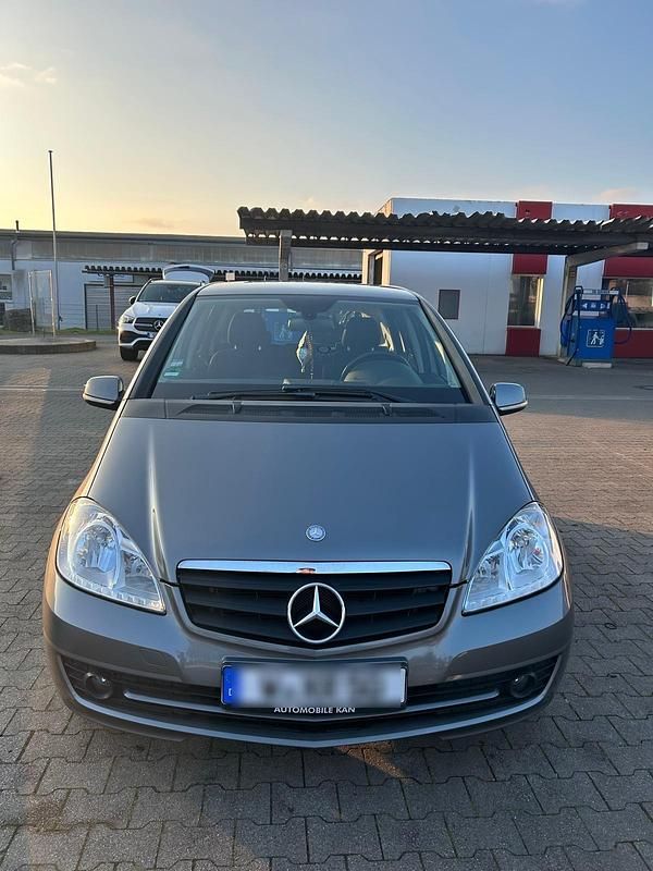 Grau Gebraucht 2011 Mercedes A160 Limousine | 3.800 € (Guter Preis) - Bild 1/4