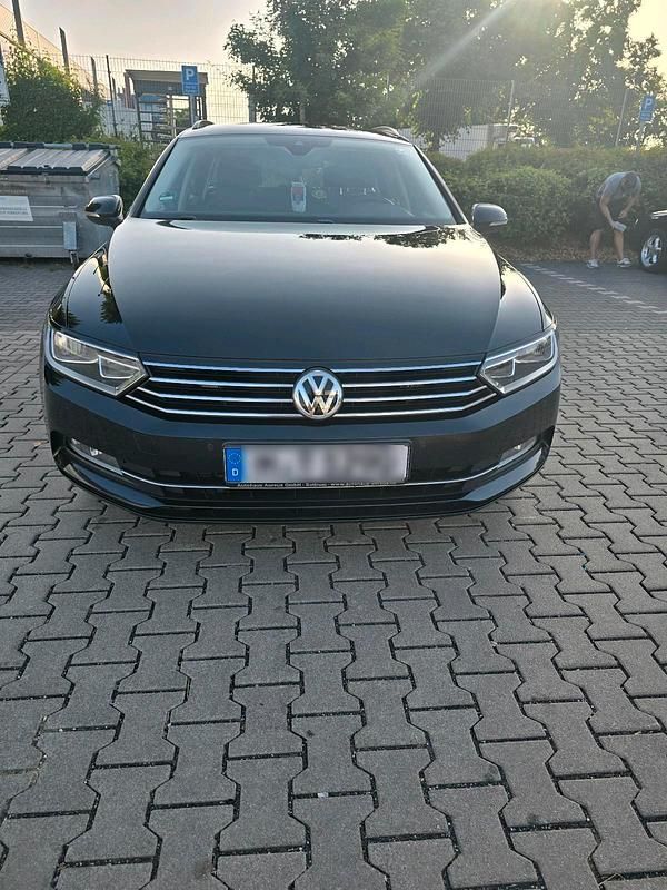 Schwarz Gebraucht 2018 VW Passat Kombi | 11.000 € (Guter Preis) - Bild 1/4