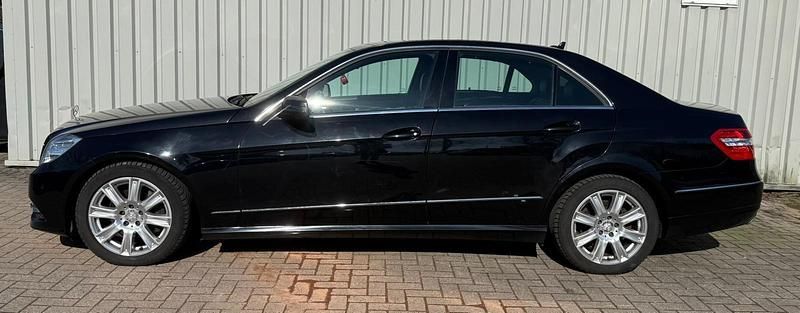 Gebraucht Mercedes E300 231 PS (169 kW) 2011 Obsidianschwarz  metalliclack Limousine