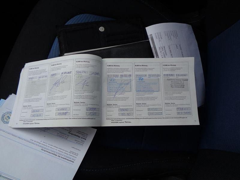 Gebraucht Hyundai i10 Edition 87 PS (63 kW) 2015 Weiß Kleinwagen