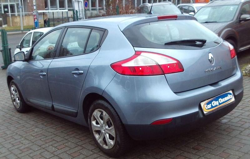 Gebraucht Renault Mégane Expression 101 PS (74 kW) 2011 Blau Limousine