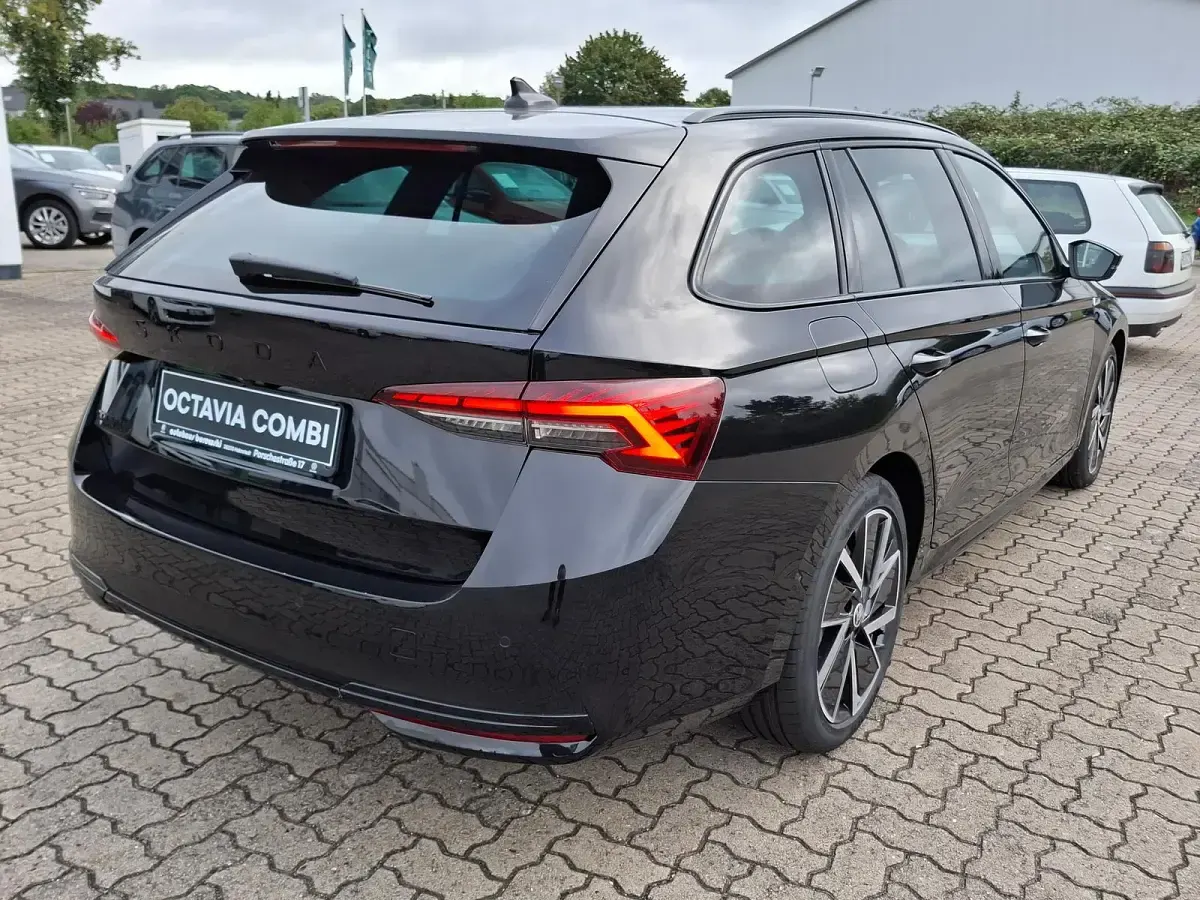 Gebraucht Skoda Octavia SportLine 150 PS (110 kW) 2024 Blackmagic perleffekt Kombi
