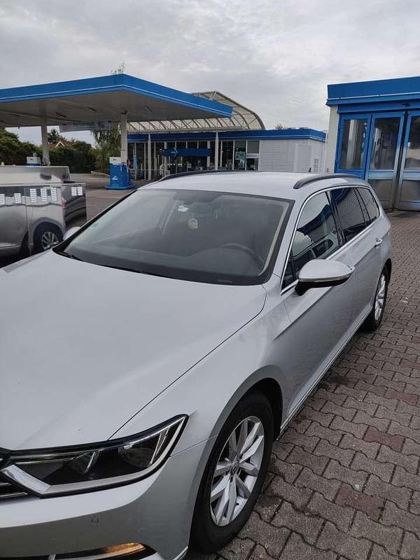 Gebraucht VW Passat Comfortline 150 PS (110 kW) 2017 Silber Limousine