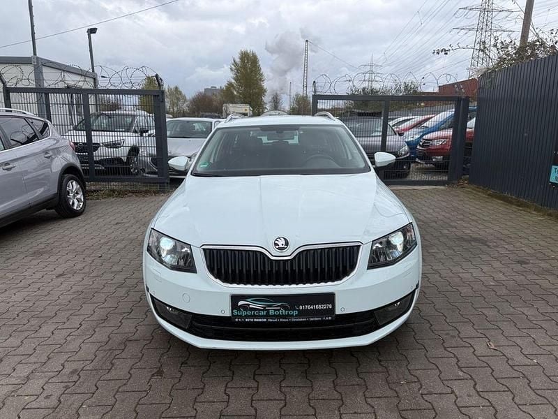 Gebraucht Skoda Octavia Style 150 PS (110 kW) 2015 Weiß Kleinwagen