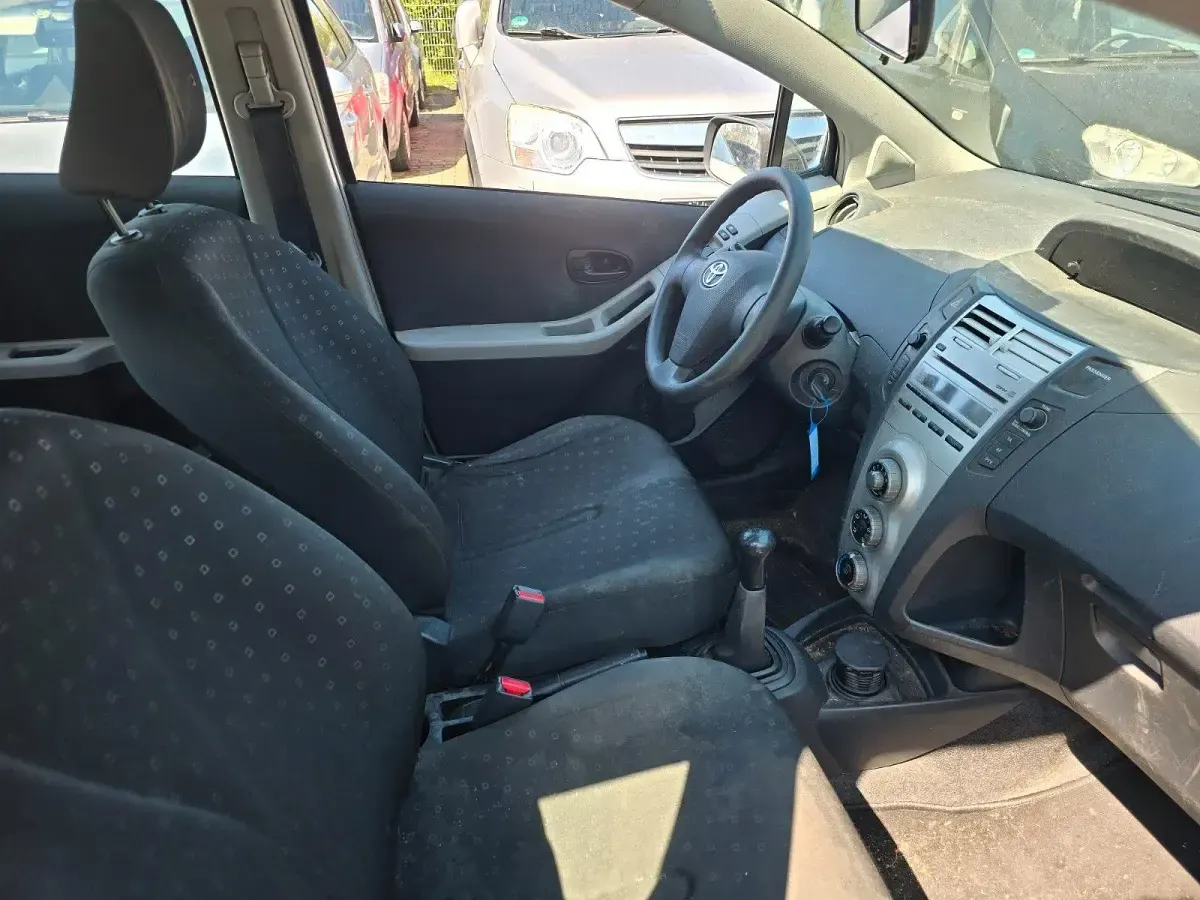 Gebraucht Toyota Yaris Cool 69 PS (50 kW) 2006 Silber Limousine