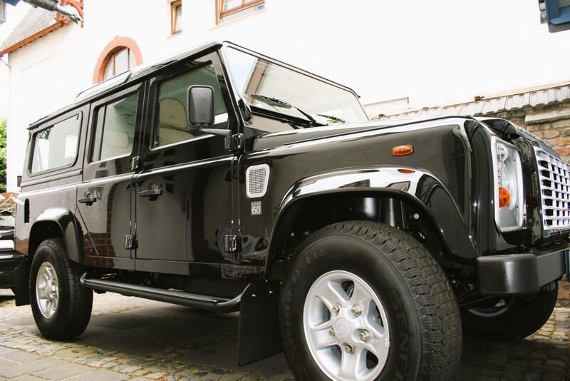 Schwarz Gebraucht 2008 Land Rover Defender SUV | 53.900 € - Bild 1/4