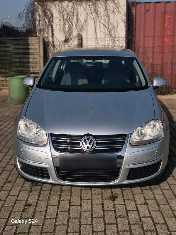Gebraucht VW Jetta 102 PS (75 kW) 2006 Silber Limousine