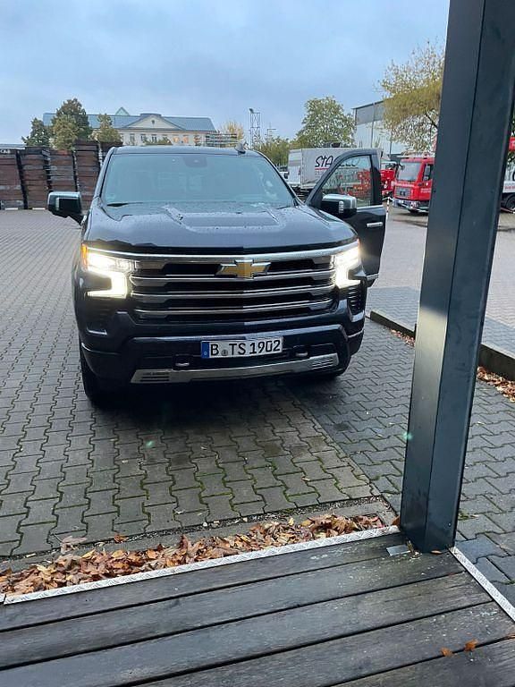 Gebraucht Chevrolet Silverado 426 PS (313 kW) 2024 Schwarz SUV