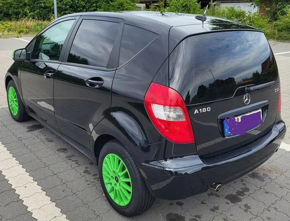 Gebraucht Mercedes A180 109 PS (80 kW) 2010 Schwarz Van / Kleinbus