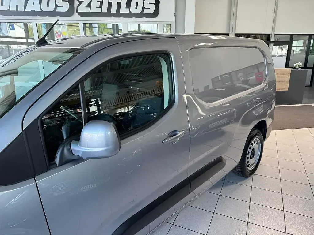 Używany Opel Combo 131 KM (96 kW) 2021 Szary Minivan