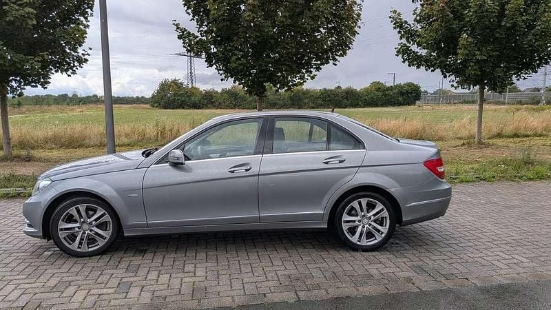 Grau Gebraucht 2011 Mercedes C180 Limousine | 9.000 € (Guter Preis) - Bild 1/4
