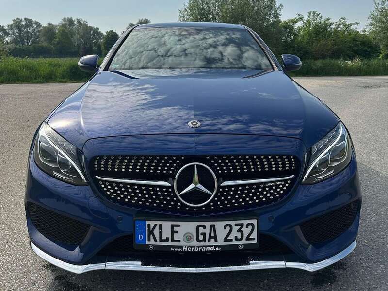 Blau Gebraucht 2017 Mercedes C200 AMG Limousine | 26.000 € (Teuer) - Bild 1/4