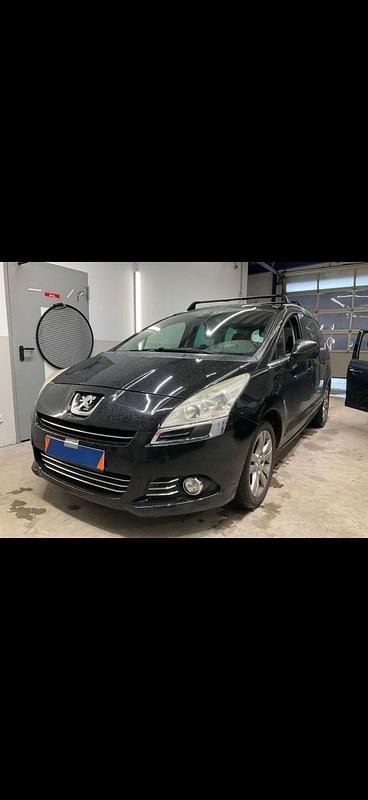 Schwarz Gebraucht 2011 Peugeot 5008 Van / Kleinbus | 5.000 € (Fairer Preis) - Bild 1/4