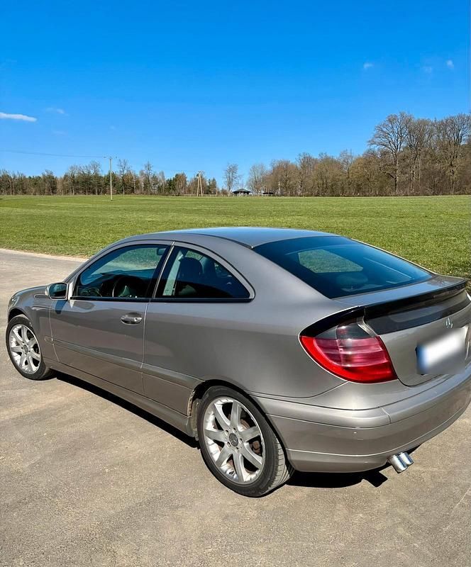 Gebraucht Mercedes C220 150 PS (110 kW) 2003 Grau Coupé