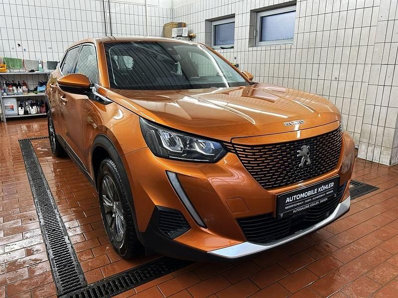 Gebraucht Peugeot e-2008 Active 100 kW (136 PS) 2021 Orange SUV