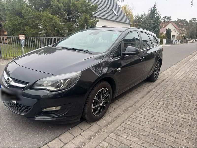 Gebraucht Opel Astra 110 PS (80 kW) 2014 Schwarz Kombi