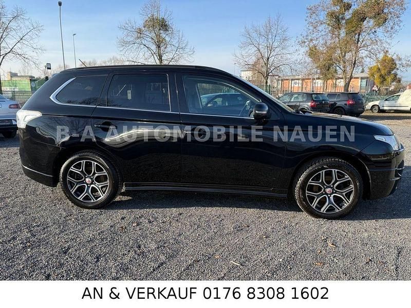 Gebraucht Mitsubishi Outlander 150 PS (110 kW) 2014 Schwarz SUV