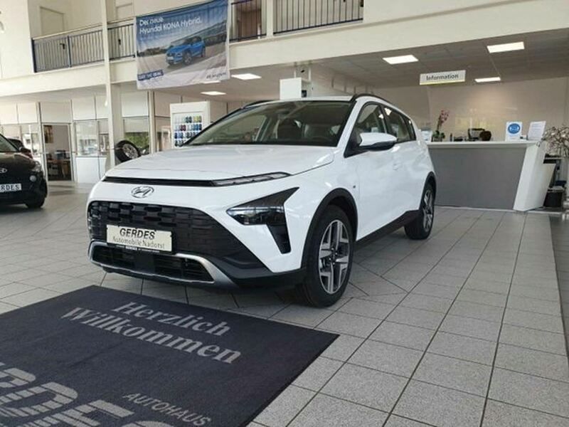 Polar white (weiß) Gebraucht 2021 Hyundai Bayon Intro Edition SUV | 19.450 € (Fairer Preis) - Bild 1/4