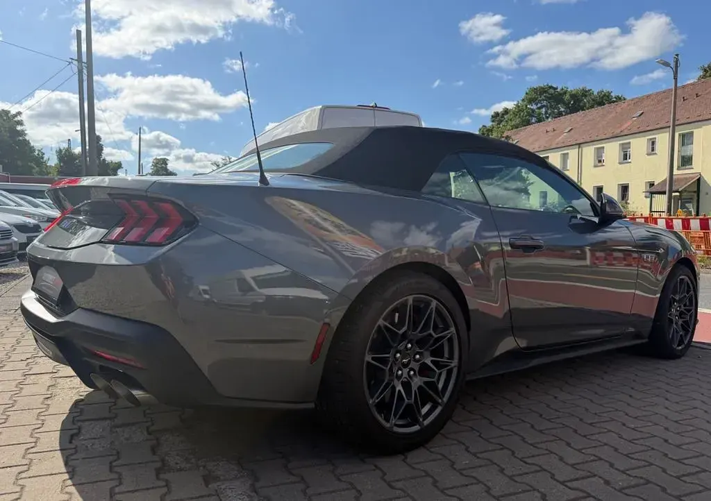 Gebraucht Ford Mustang Convertible 446 PS (328 kW) 2024 Grau Cabrio