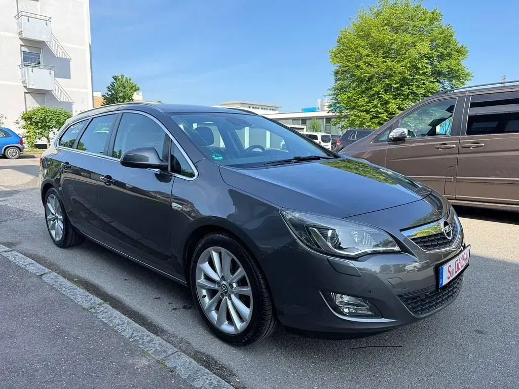 Gebraucht Opel Astra Innovation 179 PS (131 kW) 2011 Grau Kombi