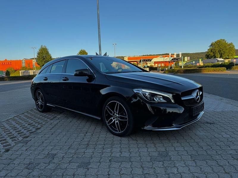 Gebraucht Mercedes CLA200 Shooting Brake 156 PS (114 kW) 2019 Schwarz Kombi