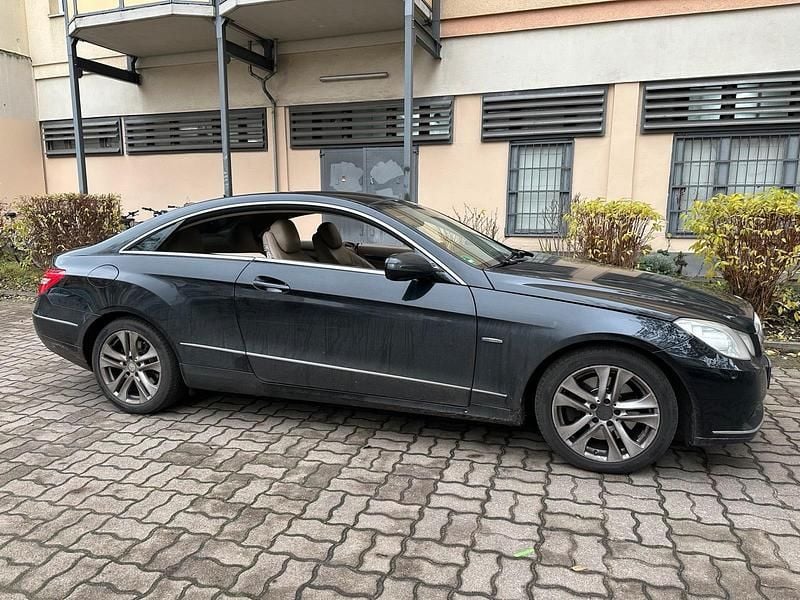 Gebraucht Mercedes E350 231 PS (169 kW) 2009 Schwarz Coupé