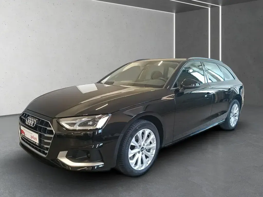 Gebraucht Audi A4 Advanced 204 PS (150 kW) 2022 Mythosschwarz metallic Kombi