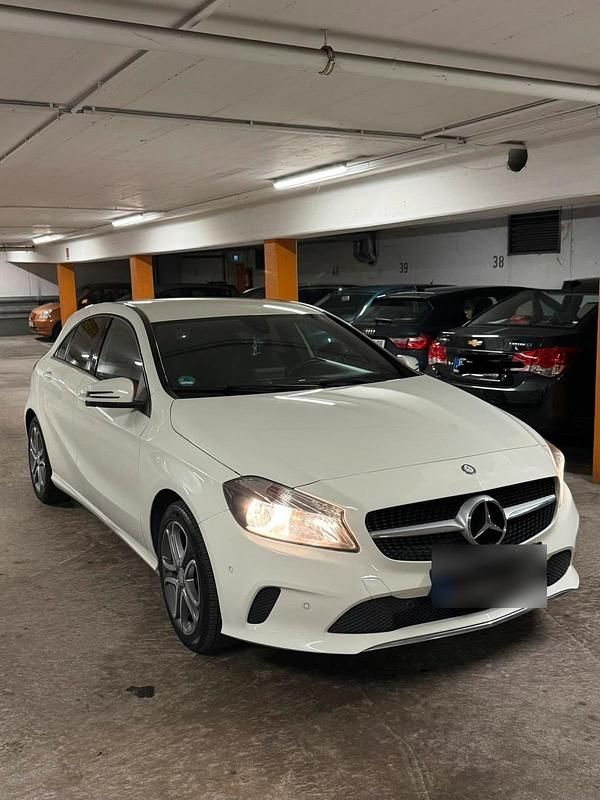 Gebraucht Mercedes A200 156 PS (114 kW) 2016 Weiß Kleinwagen
