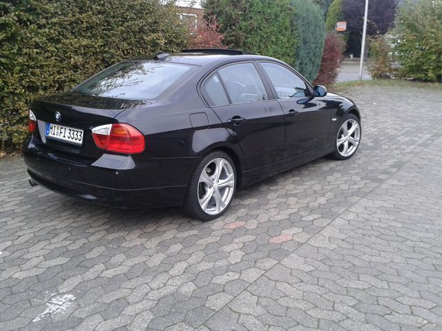 Gebraucht BMW 318 129 PS (94 kW) 2007 Schwarz metallic Limousine