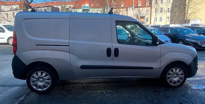 Gebraucht Opel Combo 95 PS (69 kW) 2016 Silber Van / Kleinbus