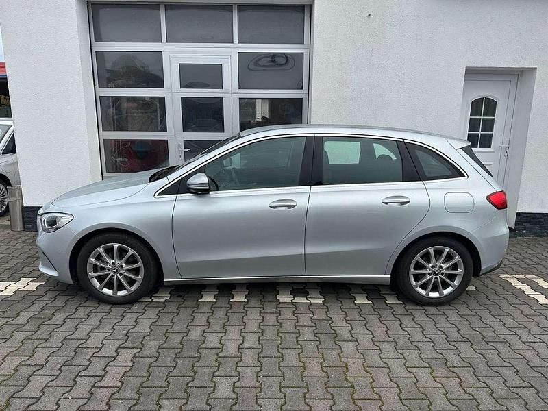 Gebraucht Mercedes B180 Progressive 136 PS (100 kW) 2020 Iridiumsilber Kleinwagen