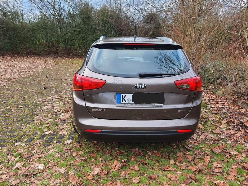 Gebraucht Kia Ceed Spirit 128 PS (94 kW) 2013 Kleinwagen