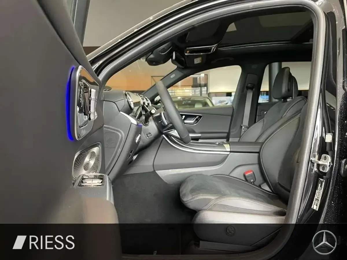 Gebraucht Mercedes GLC300 AMG 269 PS (197 kW) 2026 Metalliclack obsidianschwarz SUV