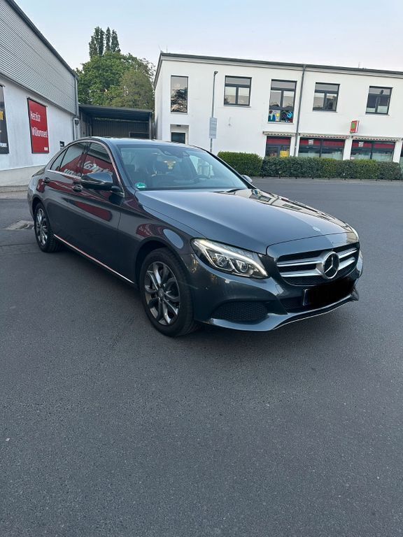 Grau Gebraucht 2016 Mercedes C250 Avantgarde Limousine | 19.950 € (Fairer Preis) - Bild 1/4