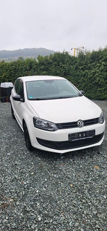 Weiß Gebraucht 2012 VW Polo Trendline Kleinwagen | 3.950 € (Guter Preis) - Bild 1/4