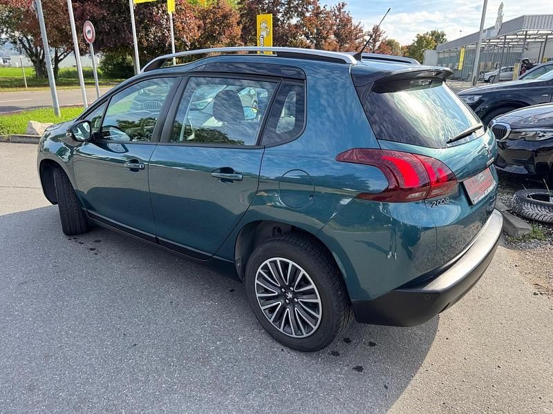 Gebraucht Peugeot 2008 Active 82 PS (60 kW) 2018 Grün SUV