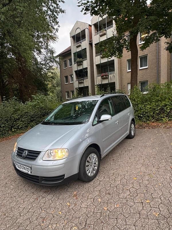 Grau Gebraucht 2005 VW Touran Van / Kleinbus | 2.899 € (Fairer Preis) - Bild 1/4