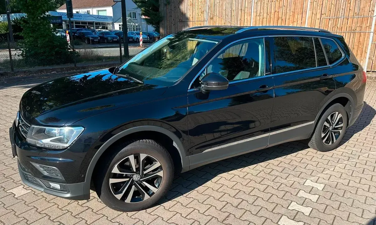 Gebraucht VW Tiguan Allspace IQ Drive 150 PS (110 kW) 2020 Schwarz SUV