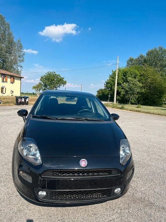 Schwarz Gebraucht 2016 Fiat Punto Kleinwagen | 5.000 € (Fairer Preis) - Bild 1/4