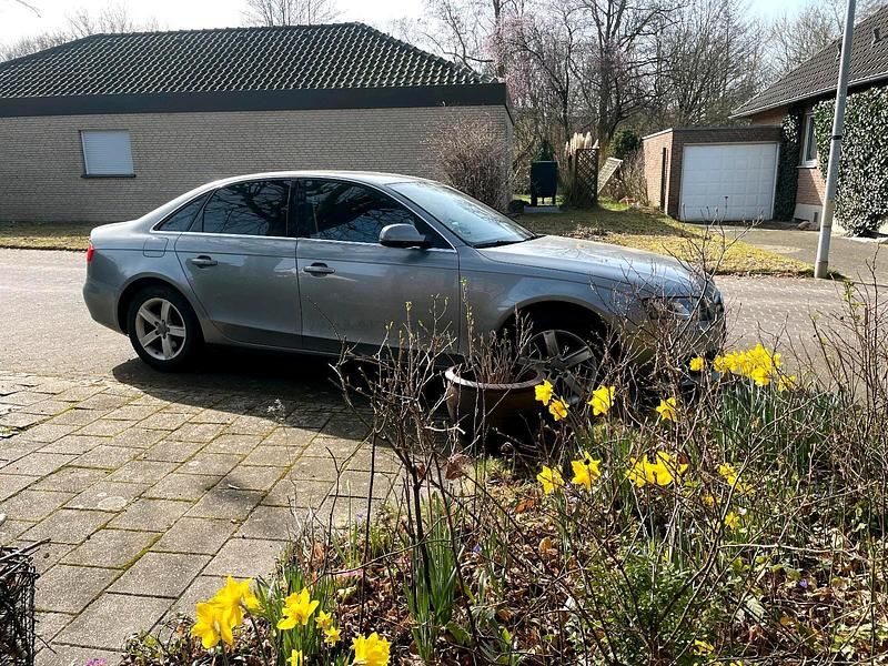 Gebraucht Audi A4 120 PS (88 kW) 2011 Andere farben Limousine