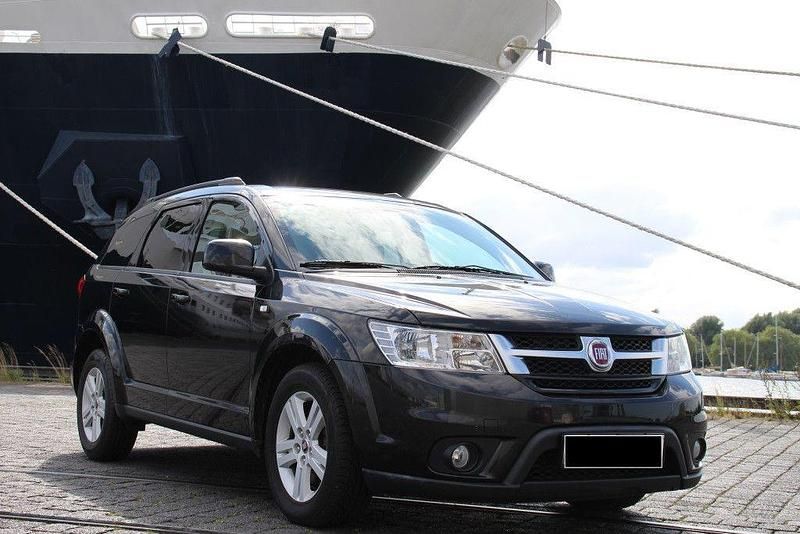 Schwarz Gebraucht 2014 Fiat Freemont My Freemont SUV | 7.777 € (Guter Preis) - Bild 1/4