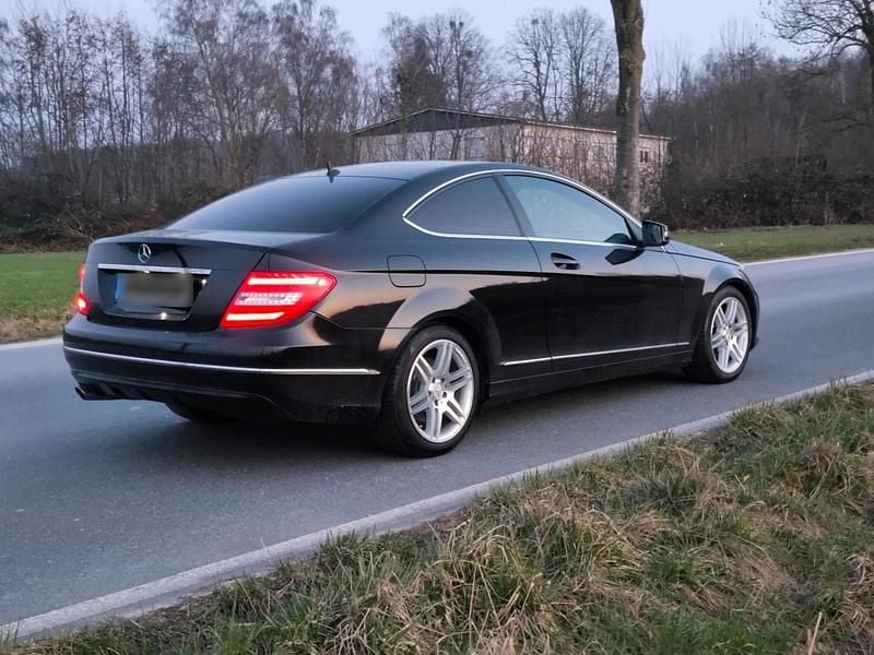 Używany Mercedes C220 170 KM (125 kW) 2012 Czarny Coupe