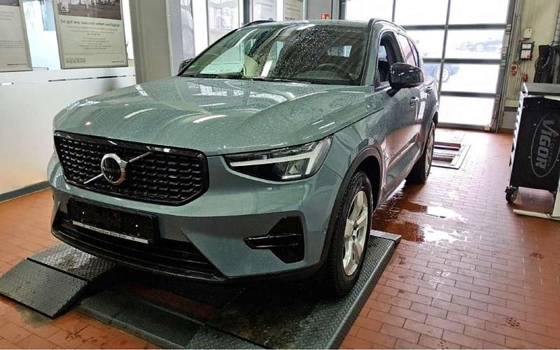 Gebraucht Volvo XC40 Plus 163 PS (119 kW) 2023 Grau SUV