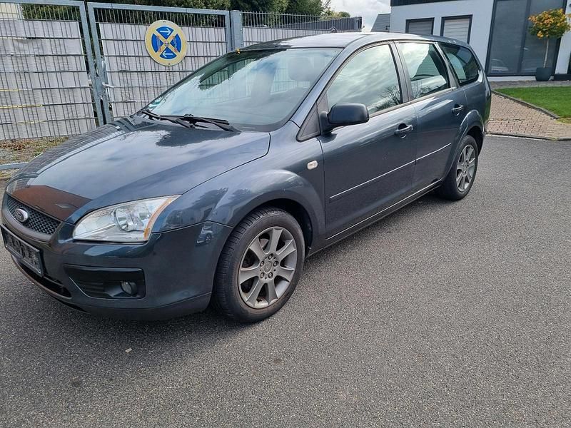 Grau Gebraucht 2008 Ford Focus Kombi | 2.800 € (Fairer Preis) - Bild 1/4