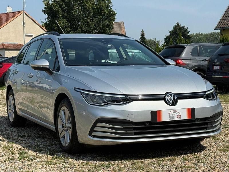 Silber Gebraucht 2022 VW Golf VIII Life Limousine | 15.490 € (Fairer Preis) - Bild 1/4